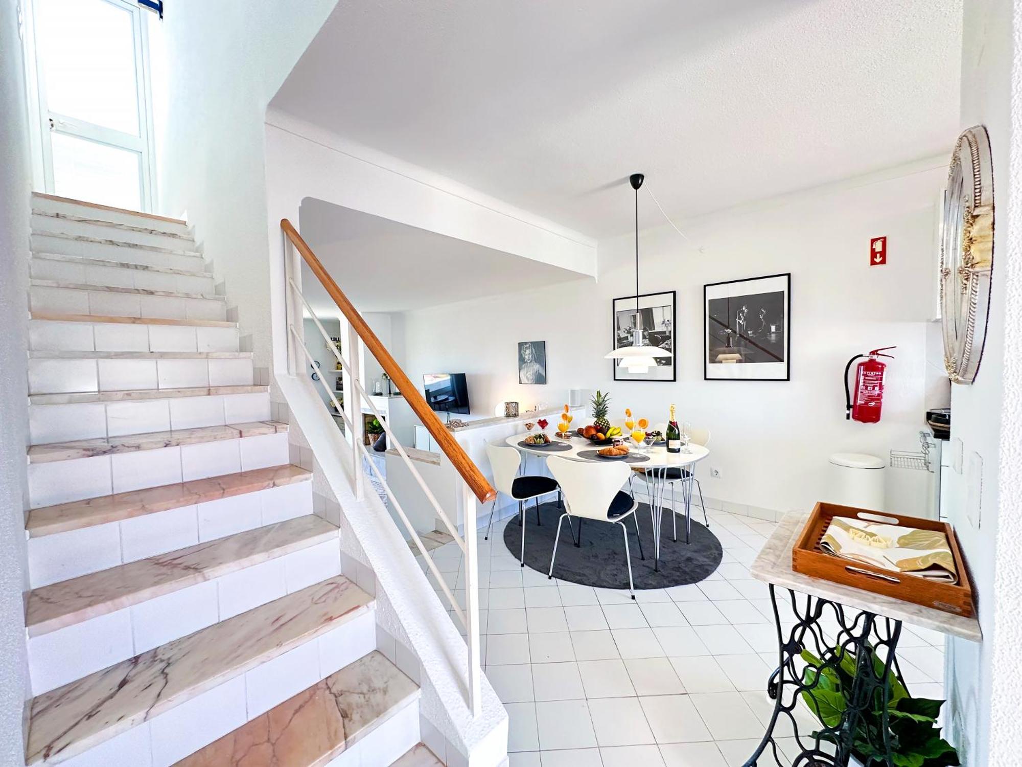 Apartment Stunning Sunrise & Sunset Rooftop By Becherish