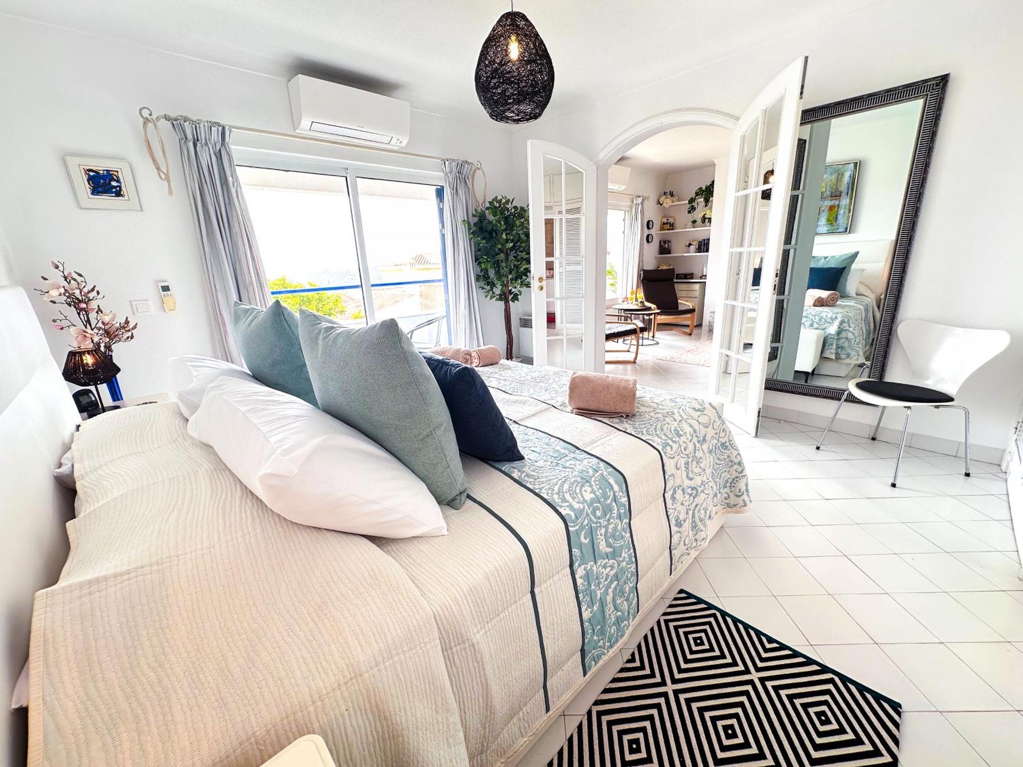 Apartment Stunning Sunrise & Sunset Rooftop By Becherish Albufeira