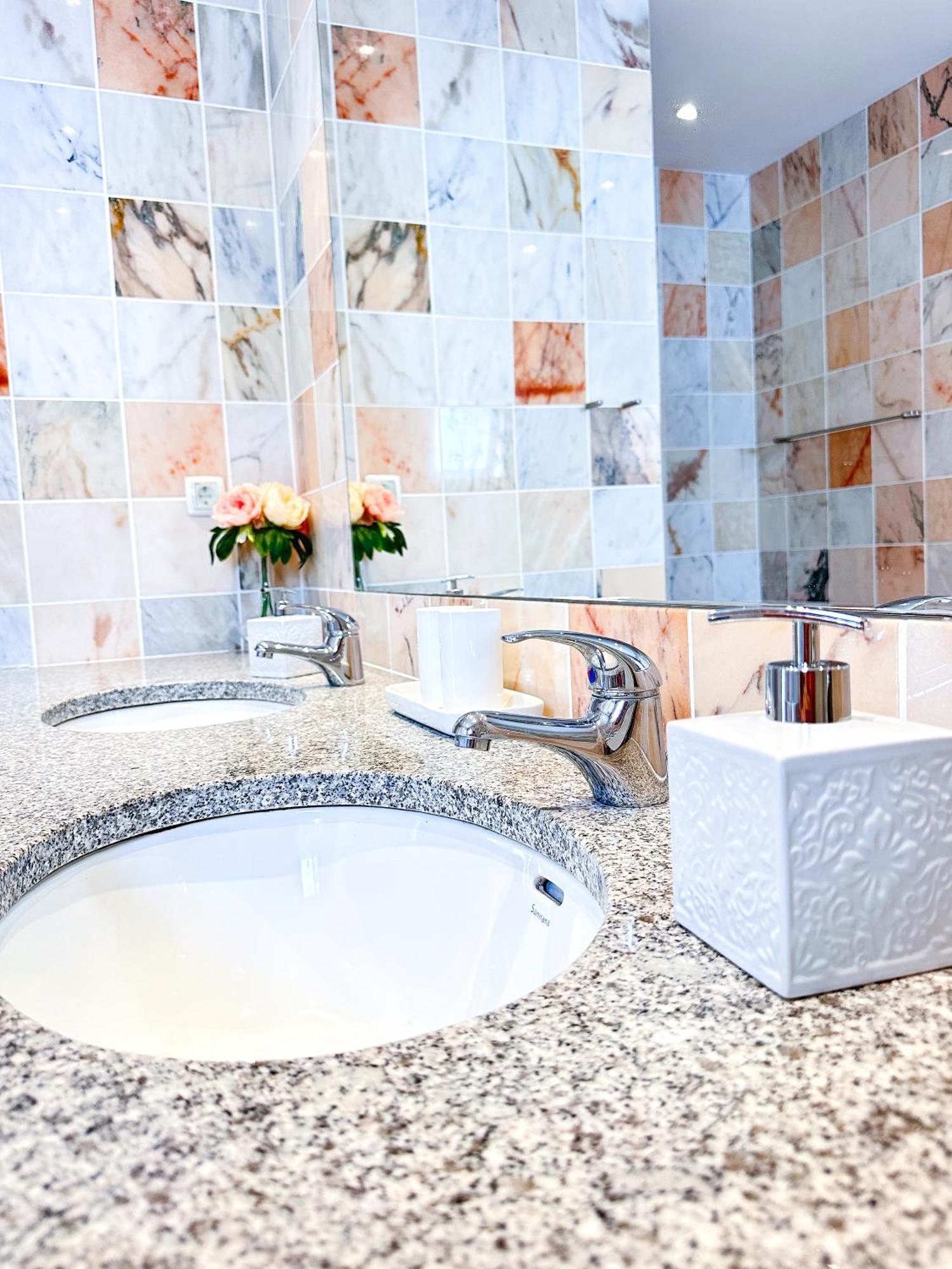 Apartment Stunning Sunrise & Sunset Rooftop By Becherish Albufeira