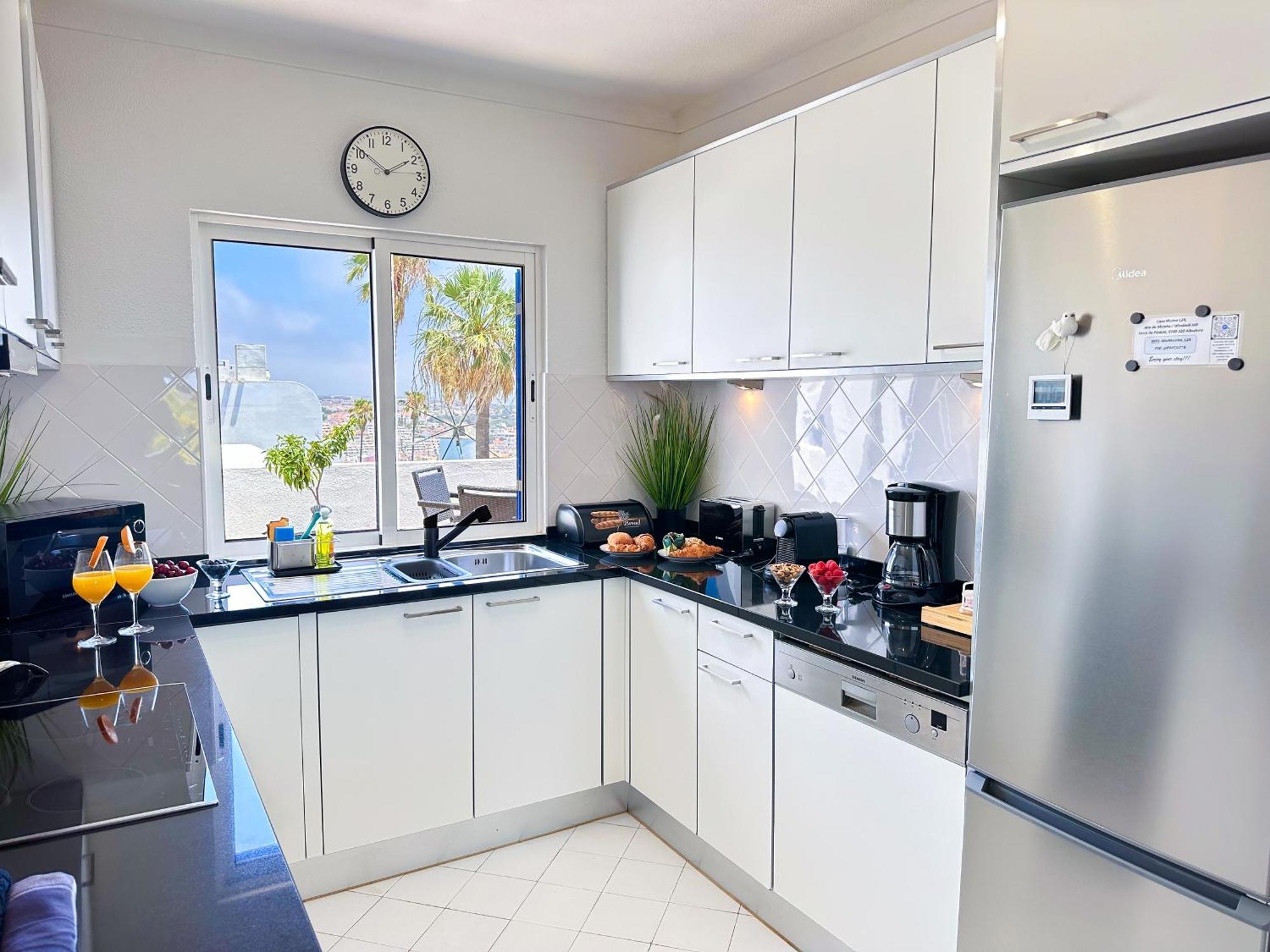 Apartment Stunning Sunrise & Sunset Rooftop By Becherish Albufeira